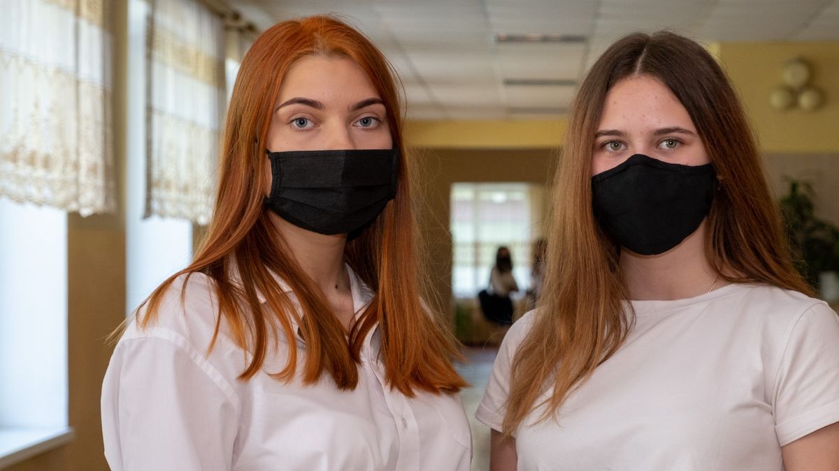 Задължително носене на маски от учителите и големите ученици