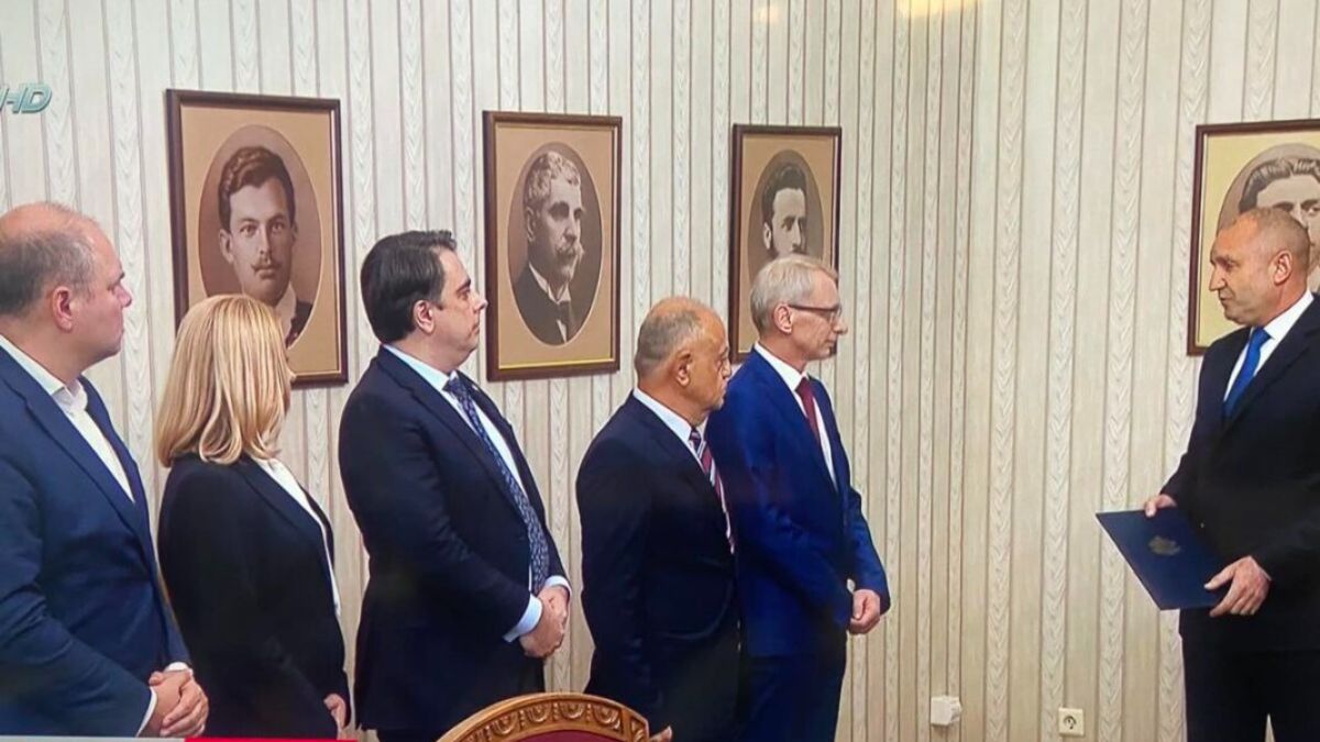 Мандатите замръзват с цялата политическа система
